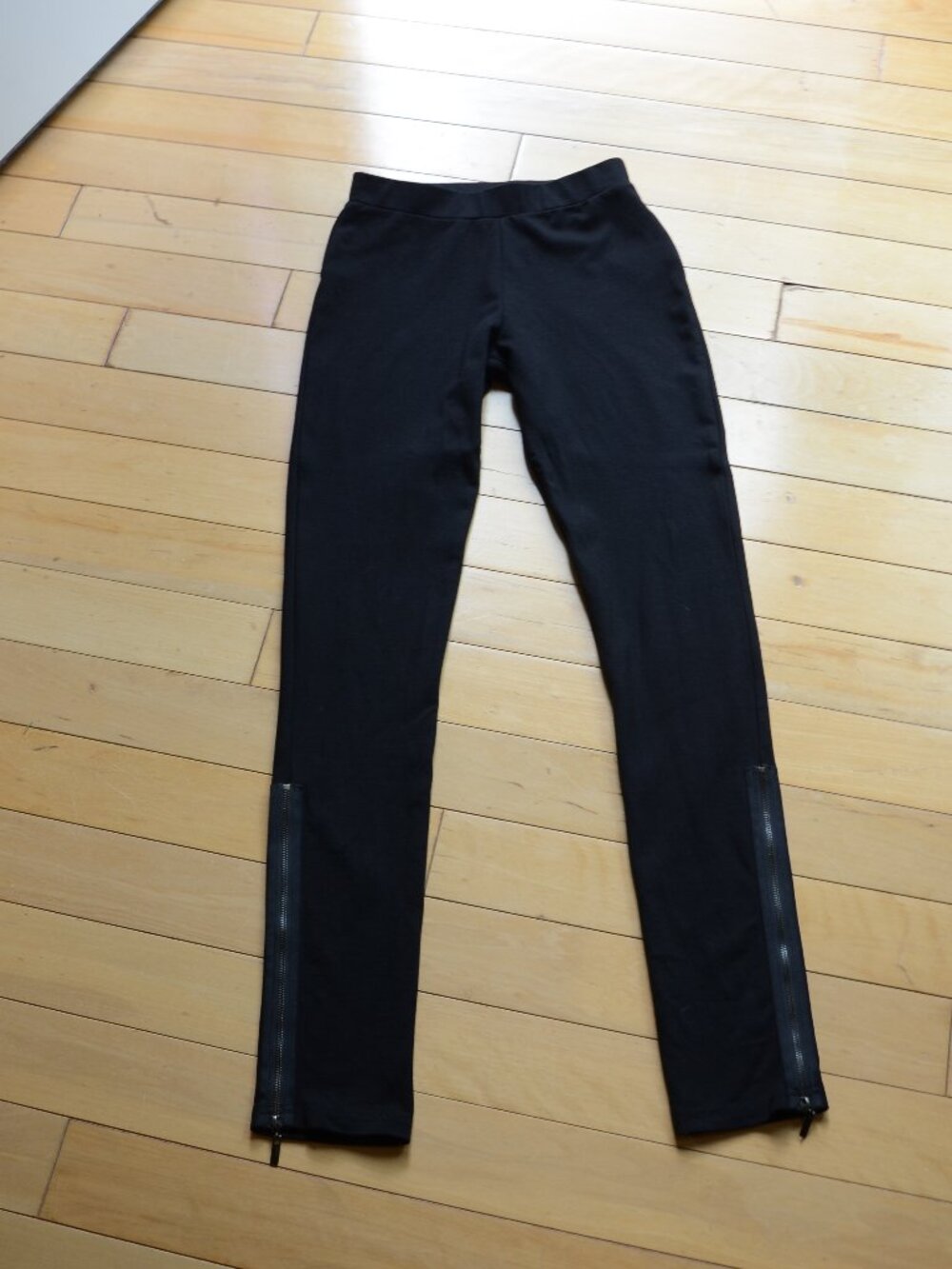BCBG Maxazria Black Pull On Leggings Size XS